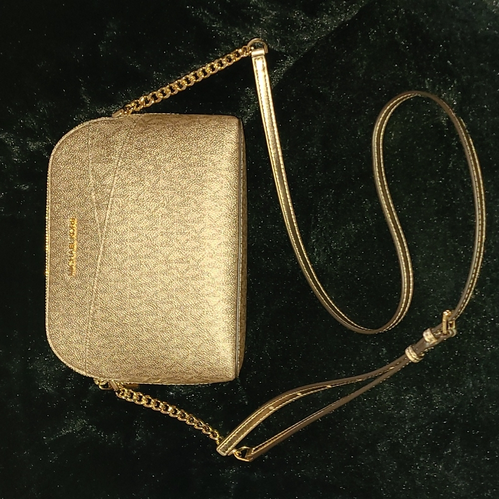 Michael Kors Jet Set Travel Medium Dome Brand New